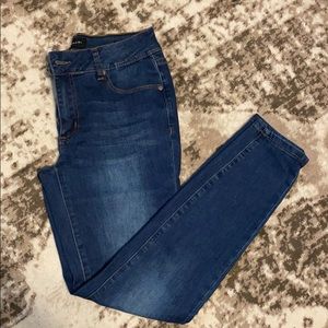 Women's tahari skinny jeans size 4